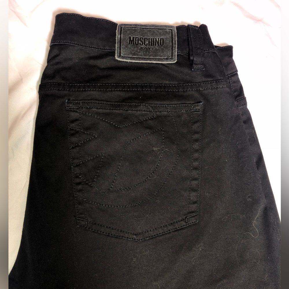 Moschino straight black jeans. Button fly. Size 40. Made in Italy.